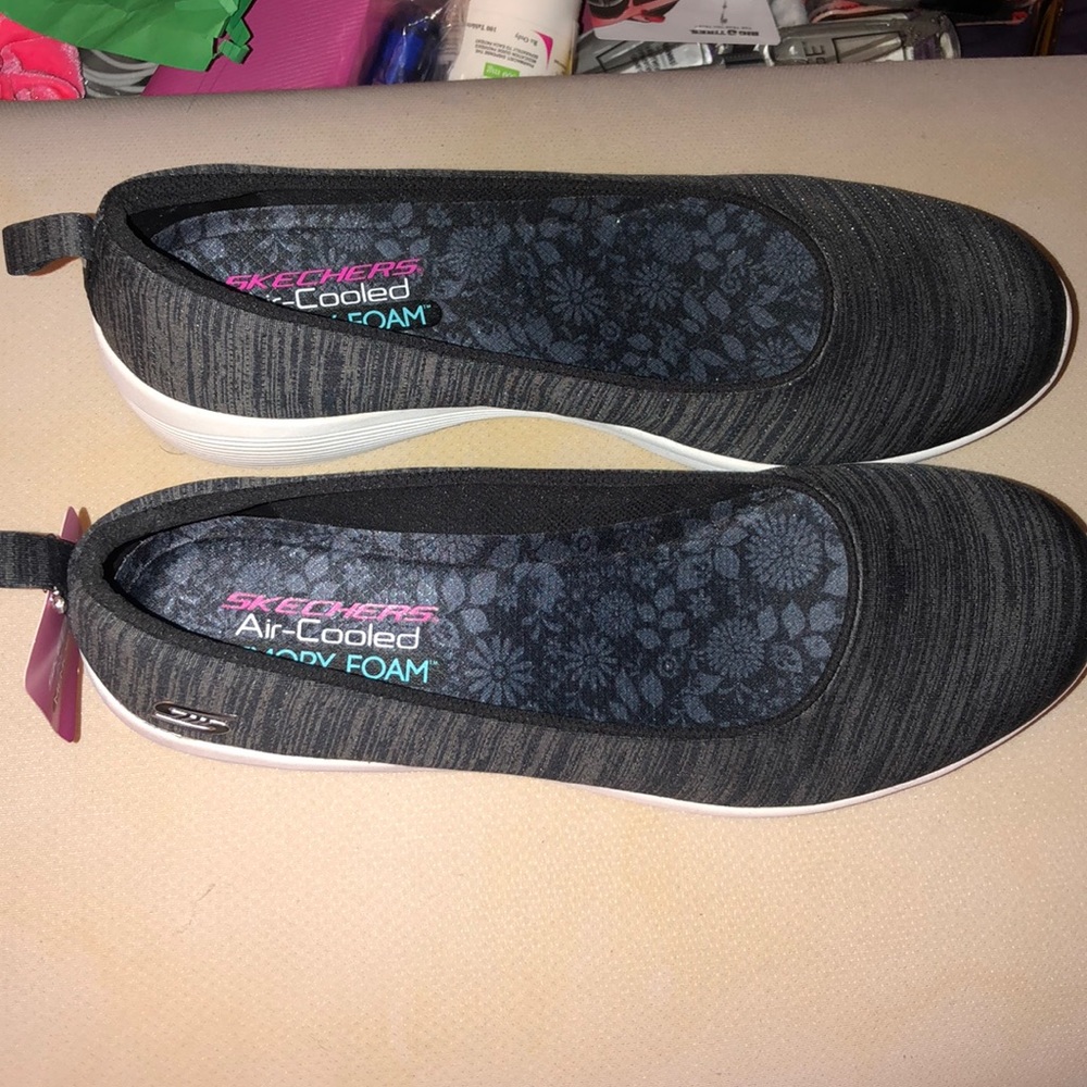 Women’s Skechers size 11 memory foam